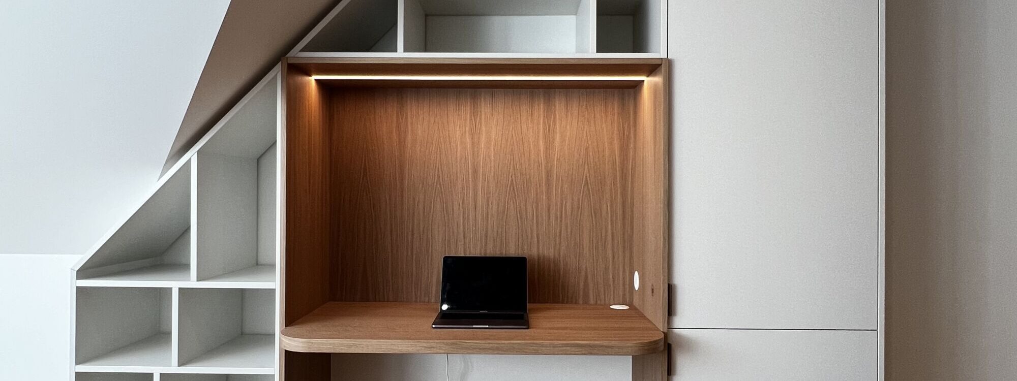 IMG_2737 2000X750 | Atelier F.PERROY Quelles sont les étapes de création d’une étagère sous pente sur mesure ? Mulhouse