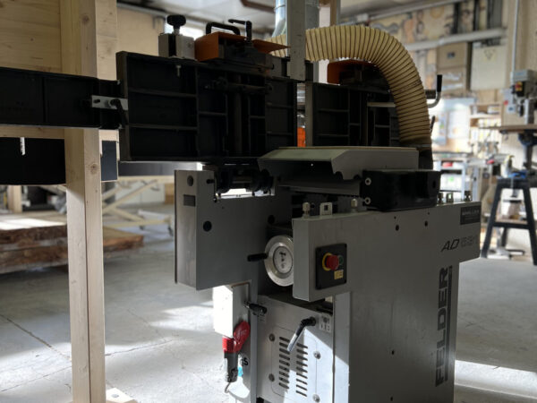 ATELIER_MENUISERIE_RABOTEUSE_DEGAUCHISSEUSE 600X450 | Atelier F.PERROY Notre atelier et nos machines pour vos menuiseries près de Mulhouse et Saint-Louis Mulhouse 1