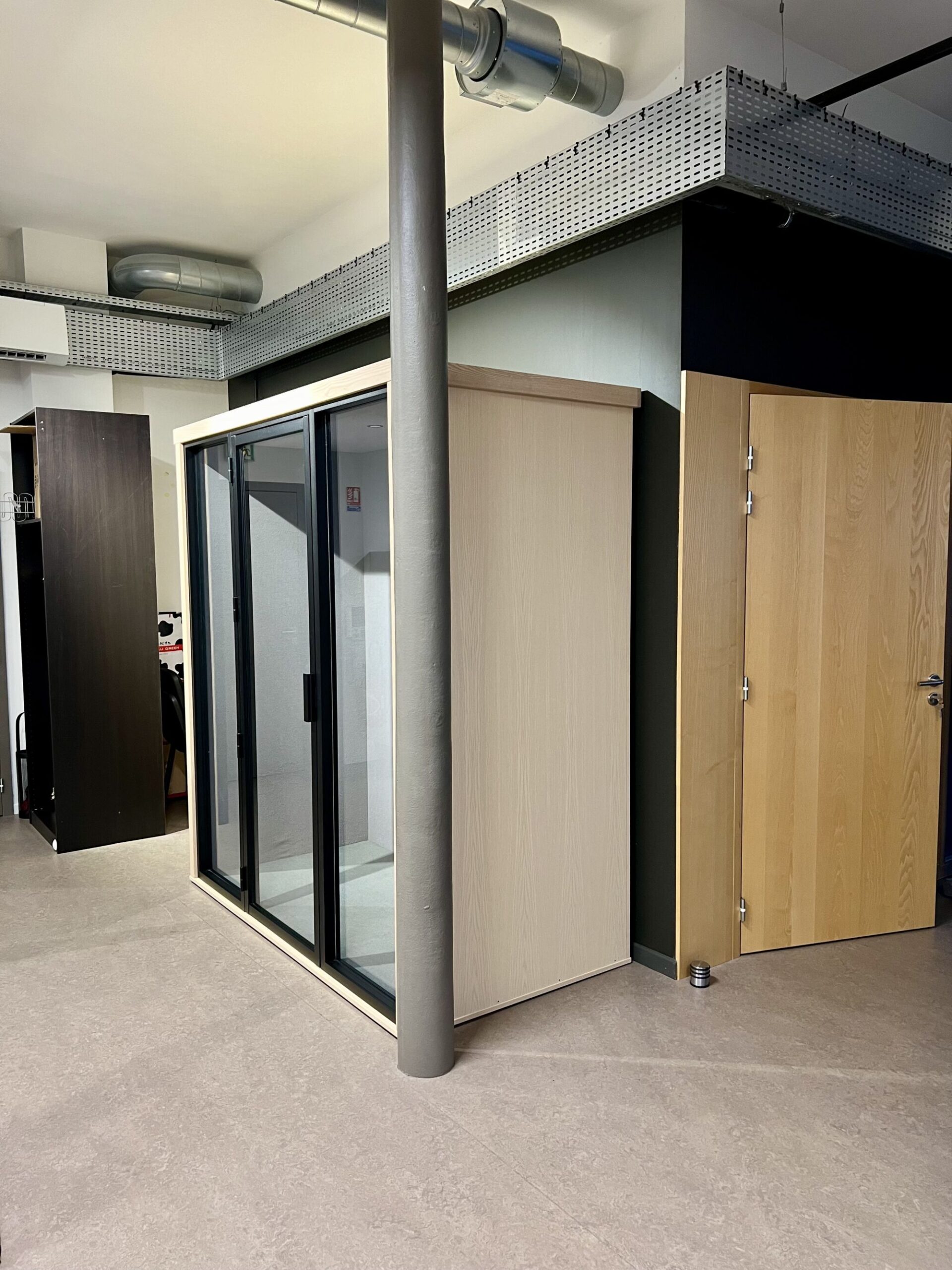 IMG_1003 SCALED | Atelier F.PERROY Cabine de discrétion sur-mesure by Atelier F.PERROY Cernay 0