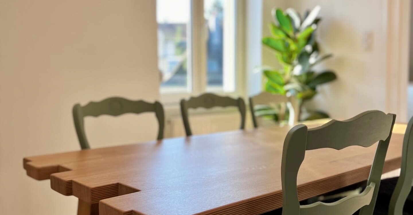Fabrication d&#8217;une table de salle à manger personnalisée Saint-Louis